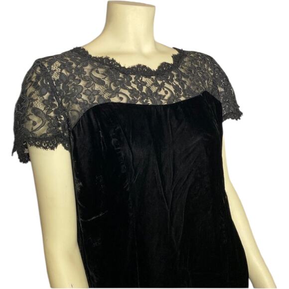 1960s Black Velvet Cocktail Dress with Lace Illusion Neckline – Unbranded large - Picture 5 of 13